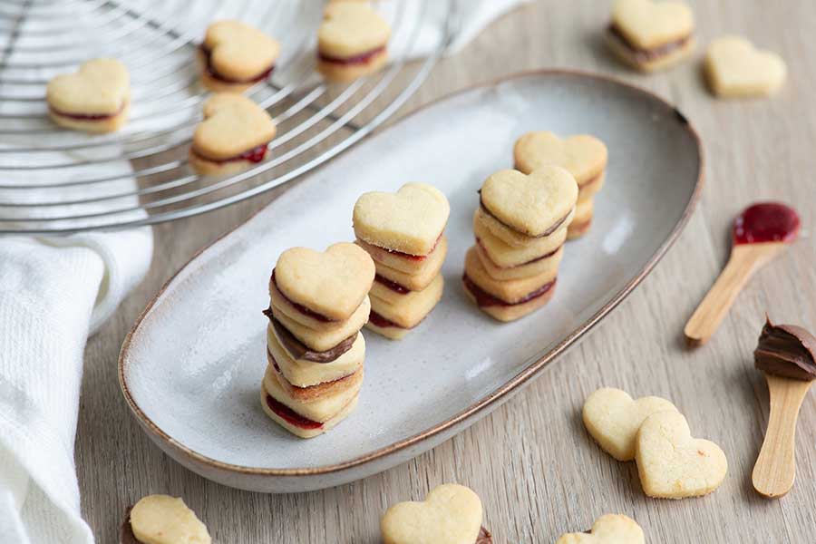 Valentinstags-Kekse mit Marmelade und bionella