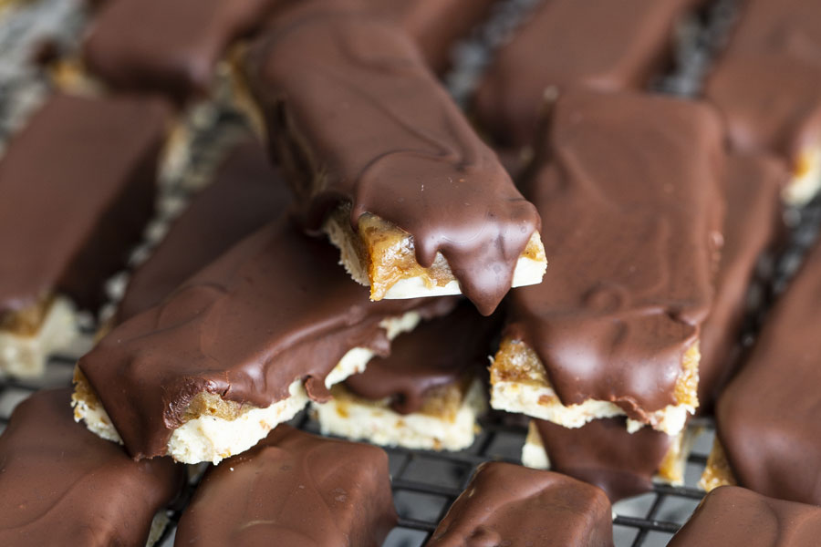 Caramel Chocolate Bars with bionella Caramel Chocolate Bars with bionella